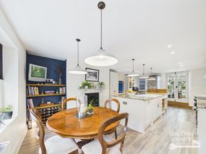 Kitchen/Breakfast Room- click for photo gallery